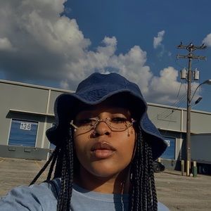 Meet your Posher, Josephine